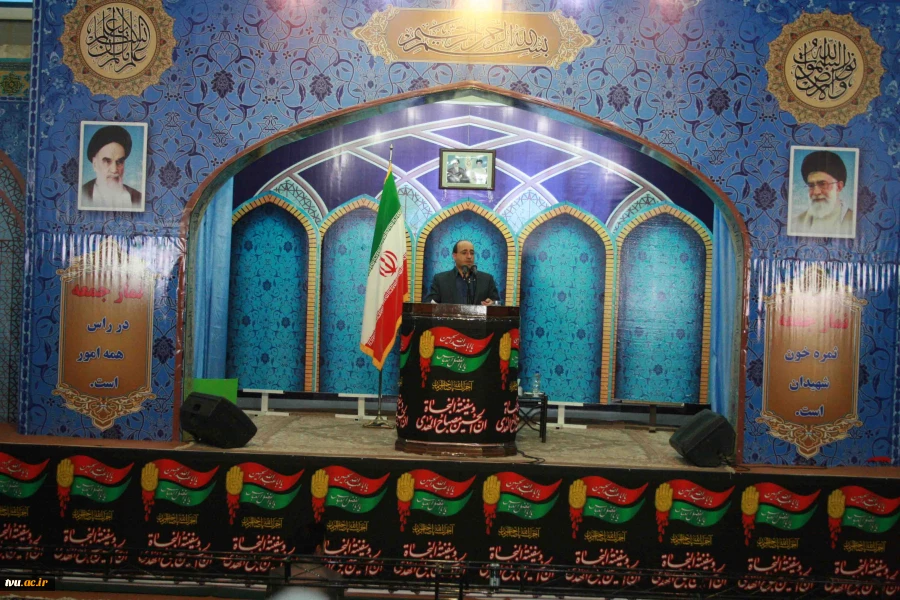 حمیدرضاتفویضی رئیس آموزشکده فنی شهیدرجائی کاشان به عنوان سخنران پیش ازخطبه های نمازجمعه سخنرانی کرد