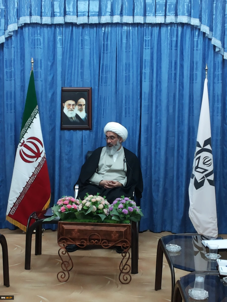 مسوولان دانشکده فنی و حرفه ای دختران بوشهر با نماینده ولی فقیه در این استان دیدار کردند