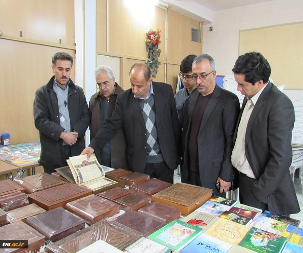 نمایشگاه کتاب در سمنان
