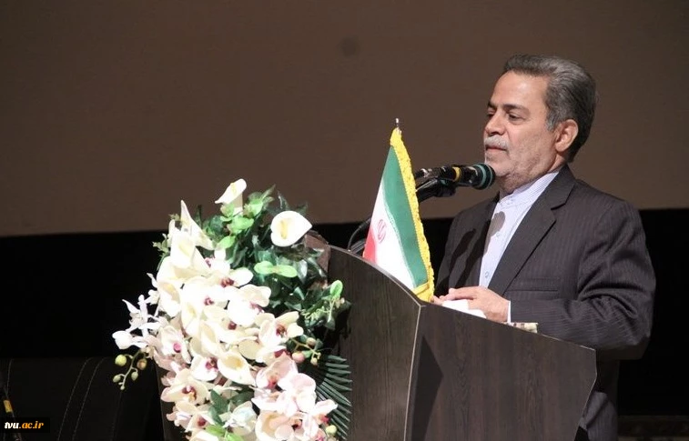 استاندار یزد در حاشیه مراسم تکریم و معارفه روسای مراکز استان یزد: