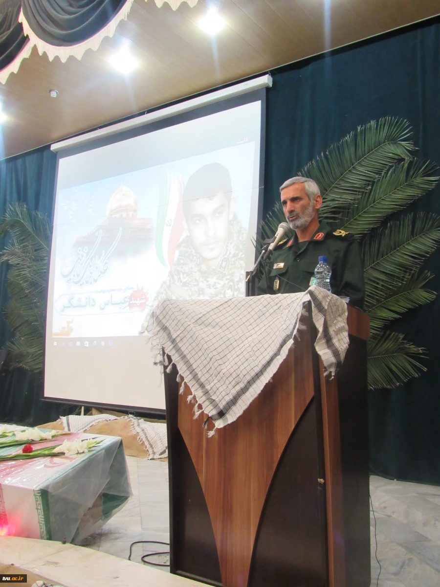 باید افتخار کنیم که تسلیم آمریکا نشده ایم/ جوانان، شهدا را الگو قرار دهند