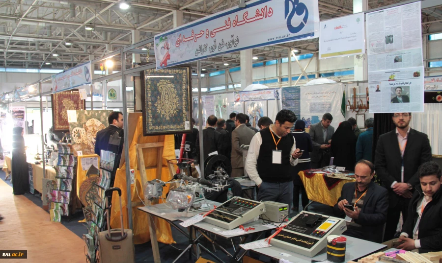 رییس دانشگاه فنی و حرفه ای ازهفدهمین نمایشگاه دستاوردهای پژوهش و فناوری بازدید کرد