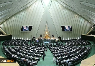 در ادامه بررسی جزئیات برنامه ششم تصویب شد:
تعیین ساز و کار و نقشه تحقق اقتصاد دانش بنیان
الزام دولت به بروزرسانی تجهیزات آموزشی دانشکده های فنی و حرفه ای