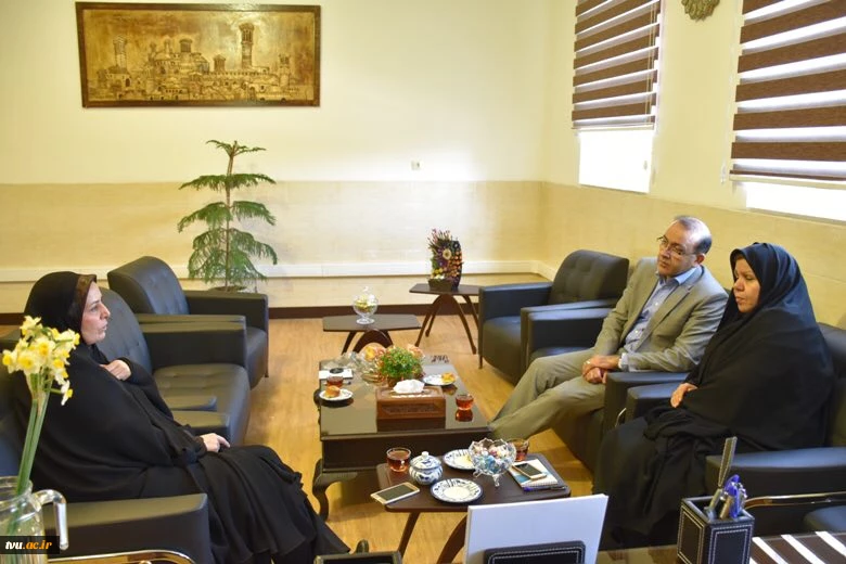 دیدار مدیرکل تعاون، کار و رفاه اجتماعی یزد با رییس اموزشکده فنی و حرفه ای حضرت رقیه(س) یزد