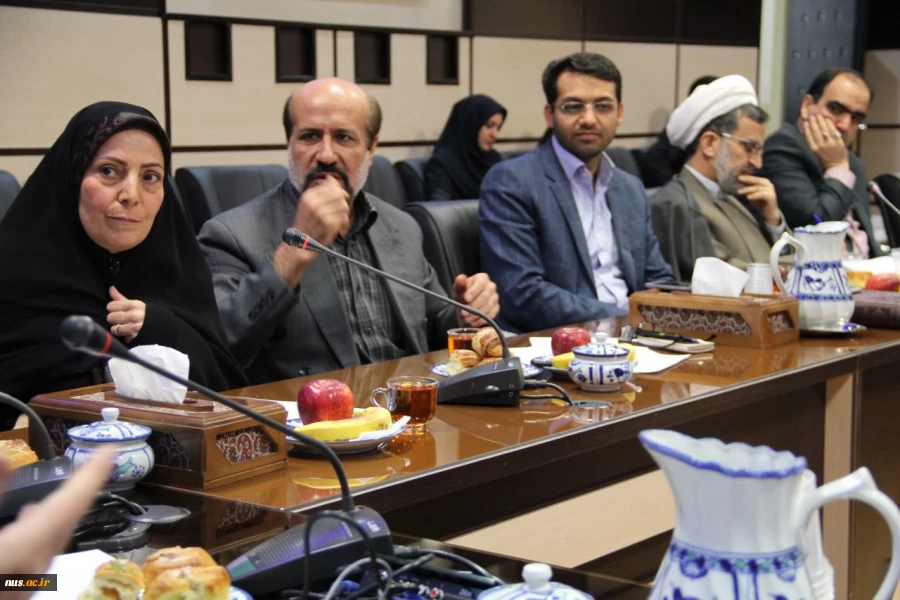 نشست هم اندیشی روسای دانشگاه ها ، مراکز آموزش عالی و حوزه های علمیه استان در آموزشکده فنی حضرت رقیه (س) یزد