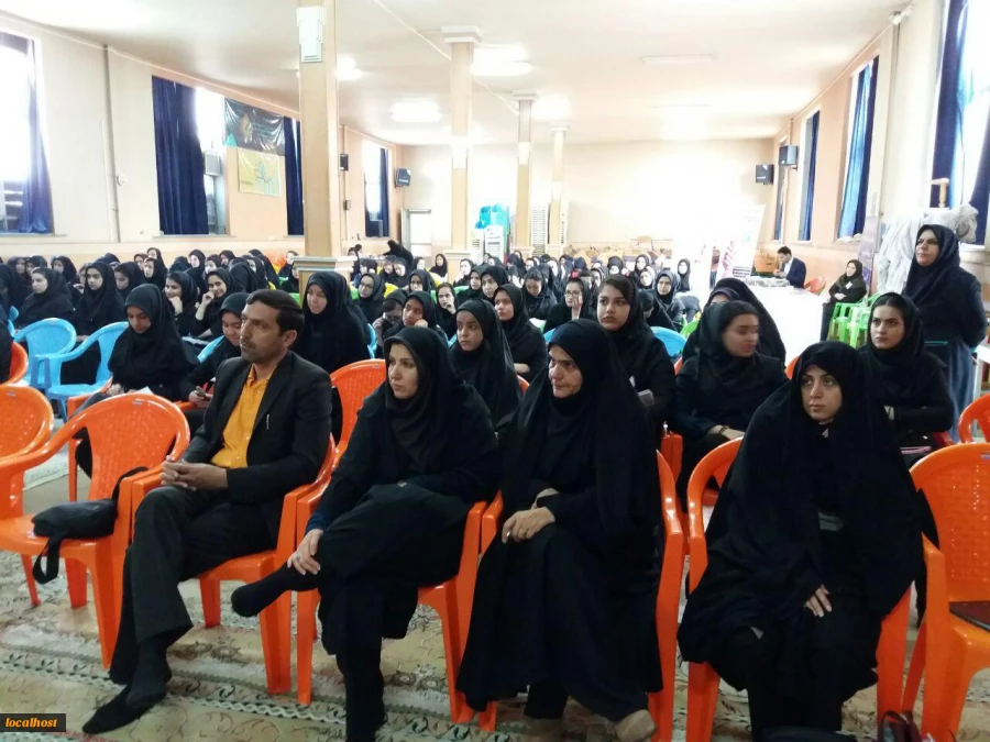 همایش راهکارهای اجتماعی مبارزه با مواد مخد ر در سالن اجتماعات دانشکده دختران نجف اباد برگزار شد