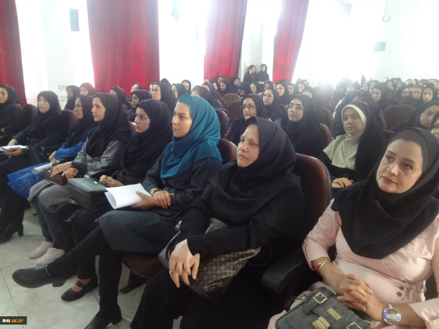 آئین بزرگداشت روز معلم و تجلیل از استادان آموزشکده فنی و حرفه ای دختران شیراز