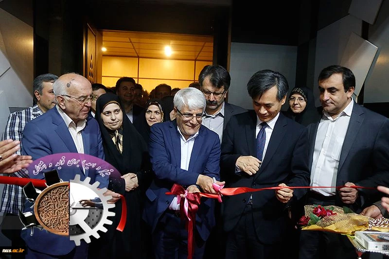 Entering the Exhibition Room 
The venerable Ambassador of the Republic of Korea and Dr. Naser Shams 2