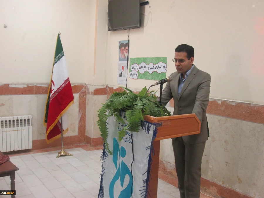 کارگاه یکروزه در حوزه  کارآفرینی و کسب و کار نوآورانه با  حضور دکتر مهدی زیودار (ریاست مرکز کارآفرینی دانشگاه سیستان وبلوچستان) ،مسئولین، اساتید و دانشجویان درآموزشکده فنی وحرفه ای دختران زاهدان  برگزار گردید.