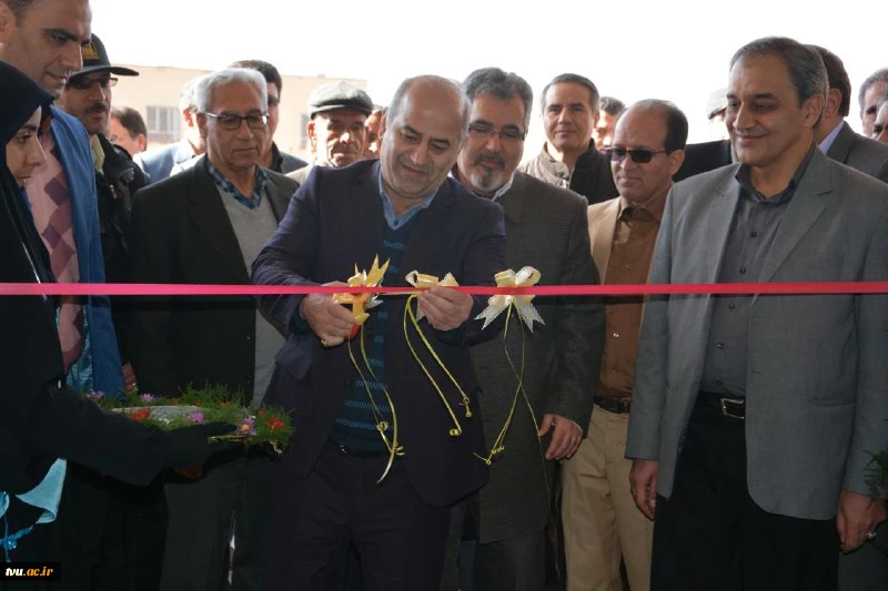 دکتر ابراهیم صالحی  عمران رییس دانشگاه فنی و حرفه ای در هفتمین روز از دهه مبارکه فجر ، خوابگاه دانشجویی آموزشکده فنی و حرفه ای دختران نیشابور را افتتاح کرد .