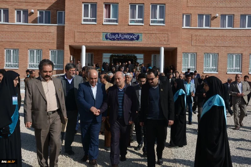 دکتر ابراهیم صالحی  عمران رییس دانشگاه فنی و حرفه ای در هفتمین روز از دهه مبارکه فجر ، خوابگاه دانشجویی آموزشکده فنی و حرفه ای دختران نیشابور را افتتاح کرد .