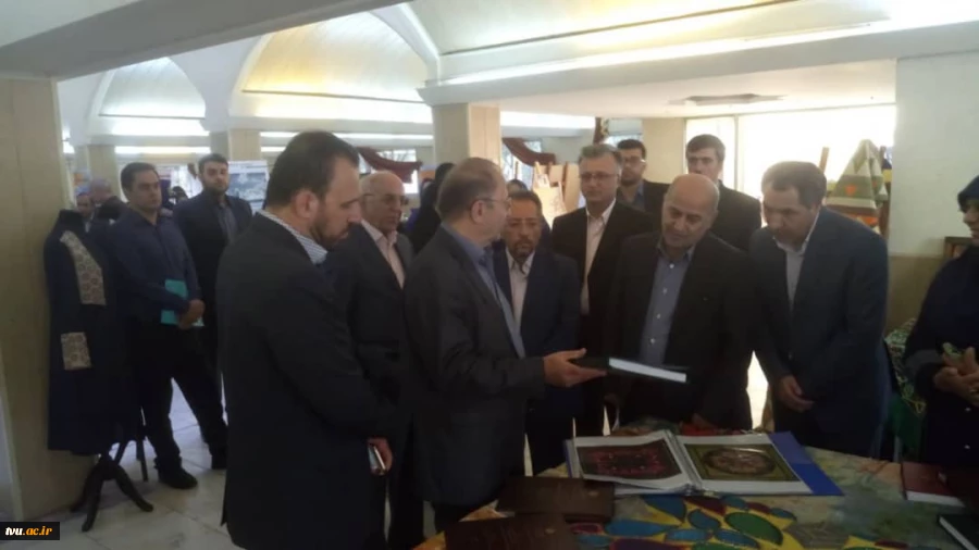 بازدید رئیس دانشگاه و دکتر قبادیان معاون وزیر از نمایشگاه توانمندی های دانشجویی دانشگاه به مناسب‌ روز ملی آموزش های فنی و حرفه ای و مهارتی 2