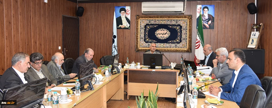 نخستین جلسه اتاق توسعه و تعالی دانشگاه با حضور دکتر باقری قائم مقام محترم وزیر علوم و اعضاء محترم هیأت امناء