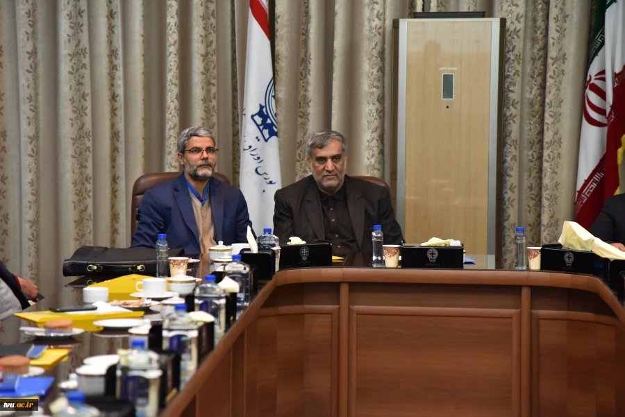 کارکنان دفتر مرکزی حراست دانشگاه از سازمان بورس و اوراق بهادار بازدید کردند 3
