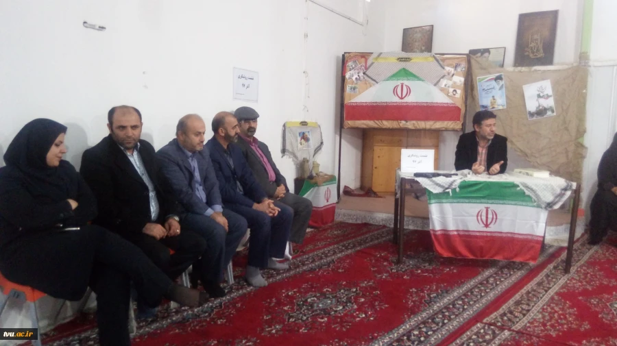 مراسم گرامی داشت هفته بسیج باحضور سرهنگ ریاحی ، مسئول عقیدتی_سیاسی سپاه آمل و سرهنگ علیزاده مسئول بسیج ادارات آمل در آموزشکده توحید آمل برگزار شد 4