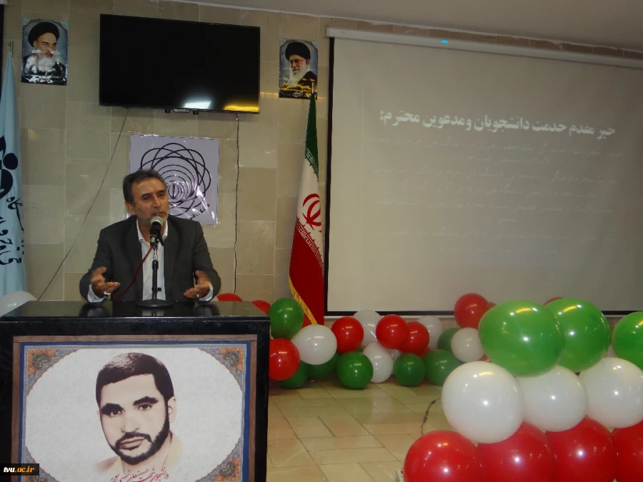 در جمع دانشجویان دانشکده شهید شمسی پور
نماینده مردم چناران و طرقبه  و عضو کمیسیون حقوقی و قضایی مجلس شورای اسلامی:
پیروزی انقلاب اسلامی مرهون حرکت ها و جنبش های دانشجویی است 3