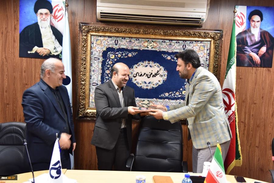 معارفه مسوول بسیج اساتید دانشگاه فنی و حرفه ای
دکتر محمدرضا جلیلی به عنوان مسوول بسیج اساتید دانشگاه فنی و حرفه ای منصوب شد. 2