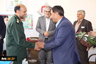 بمناسبت ولادت امام حسین و روزپاسدار،ریاست آموزشکده دختران نجف آباد با هیات همراه با فرماندهان سپاه شهرستان نجف آباد دیدار کردند 3