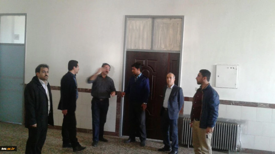 ازدید ریاست و معاون دانشجویی بهمراه حراست آموزشکده ملاصدرا

به گزارش روابط عمومی ریاست محترم آموزشکده به همراه معاونت آموزشی و حراست محترم در روز یکشنبه مورخ 25 اردیبهشت ماه از تمام کارگاهها و خوابگاه بازدید نموده پیرامون استفاده بهینه از وسایل و... به 