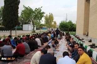 تجلیل از سرپرست نمونه خوابگاه دانشکده شهید باهنر و حضور در جمع صمیمی دانشجویان به مناسبت هفته سراهای دانشجویی 3