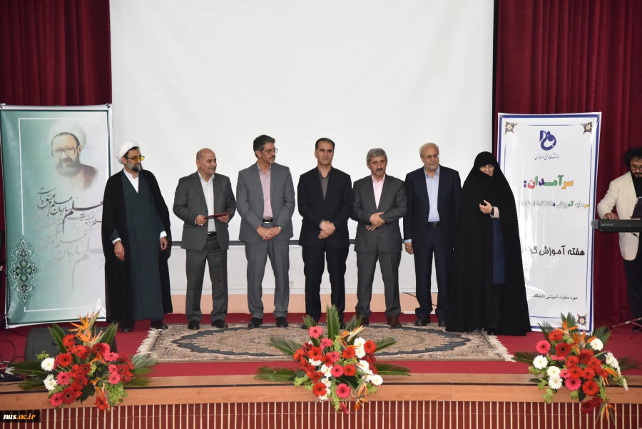 رییس دانشگاه فنی و حرفه ای درمراسم کشوری تقدیر از سرآمدان آموزشی دانشگاه تأکید کرد:

آموزش باید به اقتصاد و تولید پیوند بخورد 3