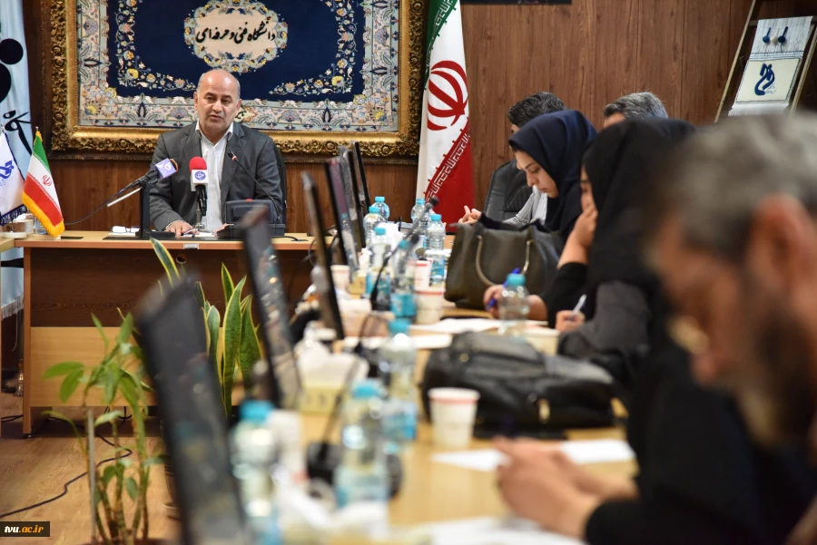 دکتر صالحی عمران رییس دانشگاه فنی و حرفه ای در نشست خبری مطرح کرد

برنامه‌های درسی دانشگاه شایسته‌ محور می‌شوند 4