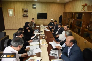 چهارمین جلسه شورای سیاستگذاری کمک به سیل زدگان با حضور اکثر اعضا در دفتر معاونت فرهنگی و دانشجویی دانشگاه برگزار شد. 2