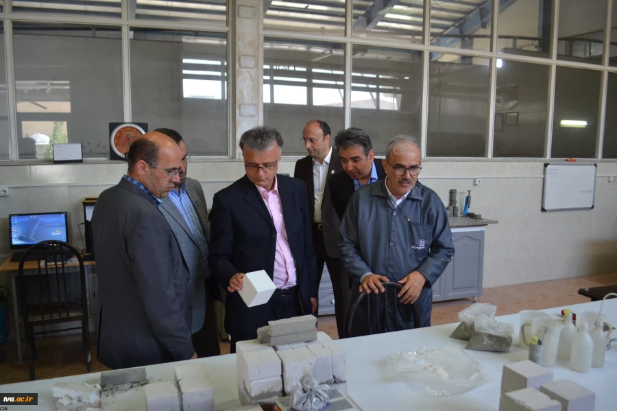 بازدید معاون پژوهش و فناوری از کارخانجات مشارکت کننده در طرح تجهیز با برند ملی دانشگاه فنی و حرفه ای استان آذربایجان شرقی 6