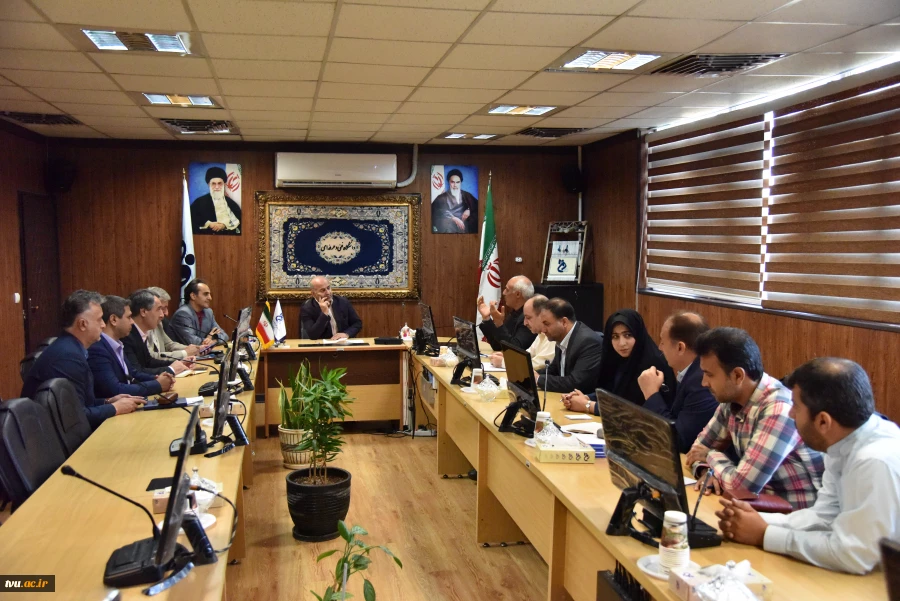 دیدار دکتر صالحی عمران با هیاتی از مسئولین و متخصصین شرکت پشتیبانی و نوسازی هلیکوپتر ایران (پنها) 2
