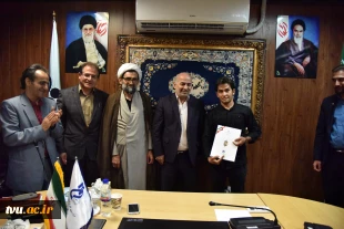 اعضای تیم رباتیک دانشکده شهید شمسی پور تهران

با حضور در جلسه هیأت رییسه دانشگاه فنی و حرفه ای تجلیل شدند 5