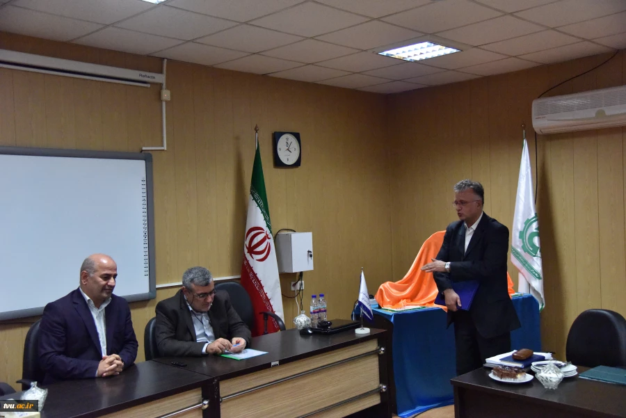 معاون پژوهش و فناوری دانشگاه فنی و حرفه ای
تحقق دانشگاه کارآفرین هدف اصلی راه اندازی مراکز رشد در دانشگاه فنی و حرفه‌ای است 2