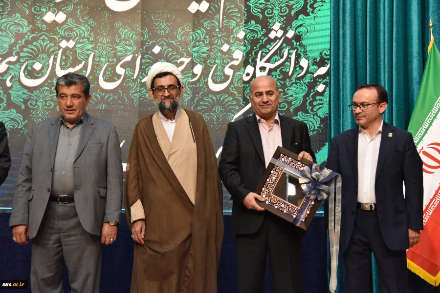 وزیر علوم در جمع دانشگاهیان فنی و حرفه‌ای استان همدان تاکید کرد:

توجه به آموزش‌های مهارتی؛ در اولویت برنامه‌های وزارت علوم 2