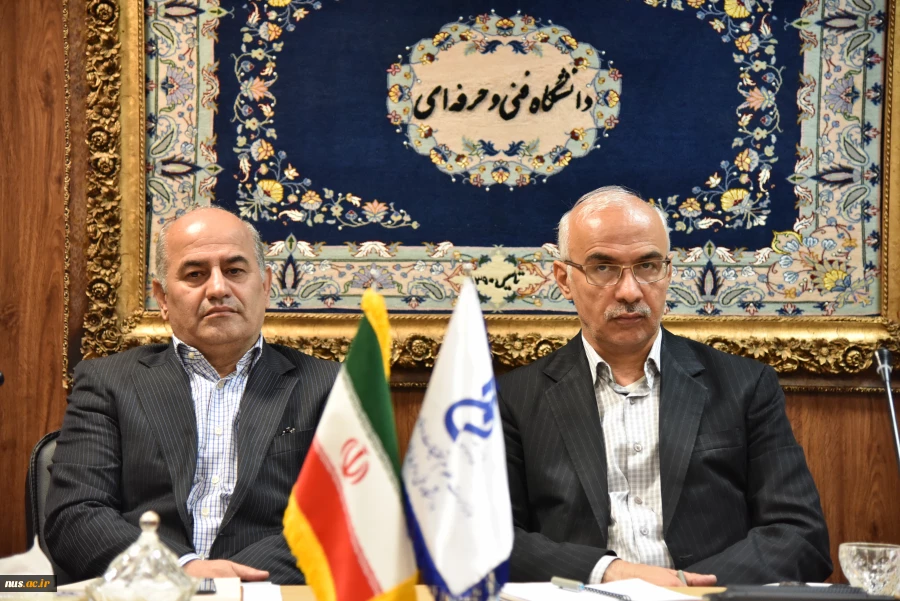 رییس سازمان امور دانشجویان:

دانشگاه فنی و حرفه ای مشکلات و نیاز‌های جامعه را با تربیت دانشجویان فنی و ماهر مرتفع می‌کند 5