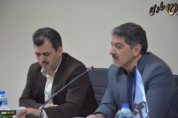 معاون اداری، مالی و مدیریت منابع دانشگاه فنی و حرفه ای؛
عزمی جدی در دانشگاه فنی و حرفه ای وجود دارد و همه باید کمک کنیم و دست به دست هم بدهیم تا در جنگ اقتصادی موفق باشیم.  
 2