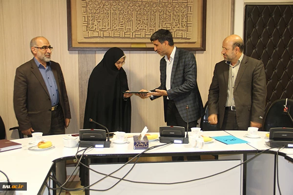 مراسم معارفه مسئول کانون بسیج اساتید دانشکده فنی و حرفه ای دختران تهران ولی عصر(عج) برگزار شد.
 7