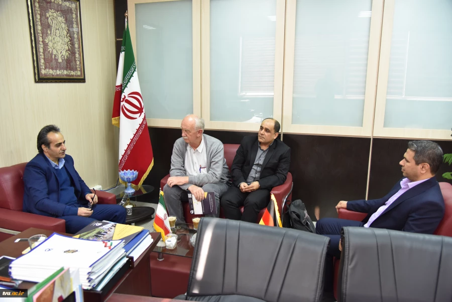 در راستای ارتقای همکاری های علمی و بین المللی دانشگاه فنی و حرفه ای

مدیرکل امور بین الملل دانشگاه با مشاور ارشد موسسه i-move آلمان دیدار و گفتگو کرد 3