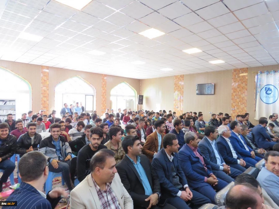 برگزاری مراسم روز دانشجو در آموزشکده فنی وحرفه ای پسران ممسنی
 6