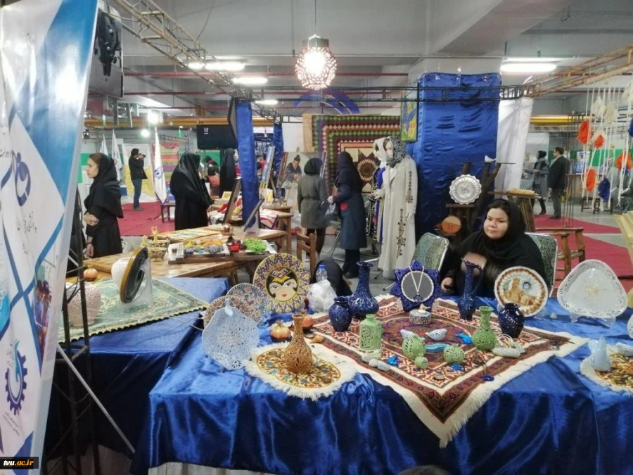 انتخاب غرفه دانشگاهی فنی و حرفه ای استان یزد به عنوان غرفه برتر نمایشگاه فن بازار استان در سال 1398 6