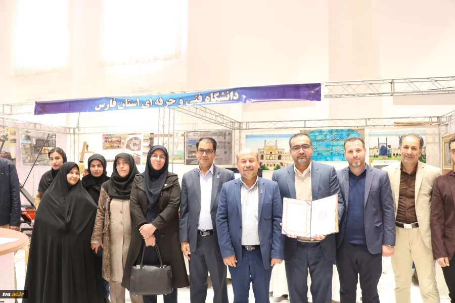 انتخاب استان فارس را برای چهارمین سال پیاپی به عنوان استان برتر کشور در زمینه پژوهش وفناوری 3