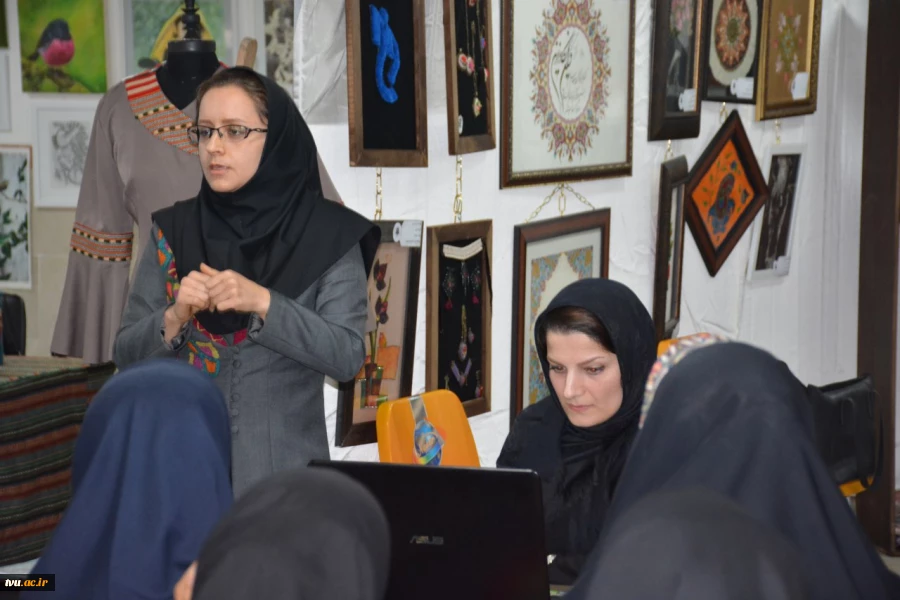 برگزاری کارگاه آموزشی توسط اساتید آموزشکده فنی دختران آمل در نمایشگاه دستاوردهای دانشجویی دانشگاه فنی استان مازندران به مناسبت هفته پژوهش 7