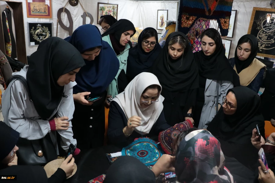 برگزاری کارگاه آموزشی توسط اساتید آموزشکده فنی دختران آمل در نمایشگاه دستاوردهای دانشجویی دانشگاه فنی استان مازندران به مناسبت هفته پژوهش 11