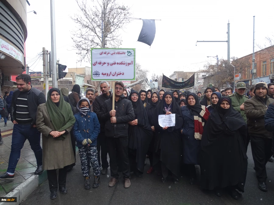 شرکت کلیه همکاران و مسئولین آموزشکده فنی و حرفه ای دختران ارومیه در مراسم راهپیمایی و وداع با سپهبد شهید حاج قاسم سلیمانی در کنار مردم شهید پرور و انقلابی ارومیه 2