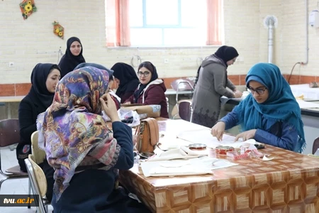 برگزاری کارگاه آموزشی «آموزش عروسک روسی» در آموزشکده فنی و حرفه ای دختران نی ریز  3