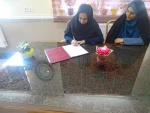 قرارداد تولید گلدانهای تزئینی با حضور سرپرست آموزشکده فنی و حرفه ای دختران ارومیه دکتر رقیه اشرفی و مهندس یارمحمدی مشاور شهردار ارومیه در امور بانوان منعقد گردید. 2قرارداد تولید گلدانهای تزئینی با حضور سرپرست آموزشکده فنی و حرفه ای دختران ارومیه دکتر رقیه