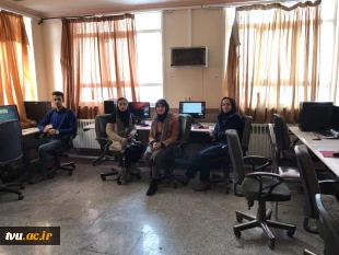 بازدید سرپرست آموزشکده فنی و حرفه ای دختران ارومیه از نحوه آماده سازی سایتهای کامپیوتری  برای نیمسال 982 2