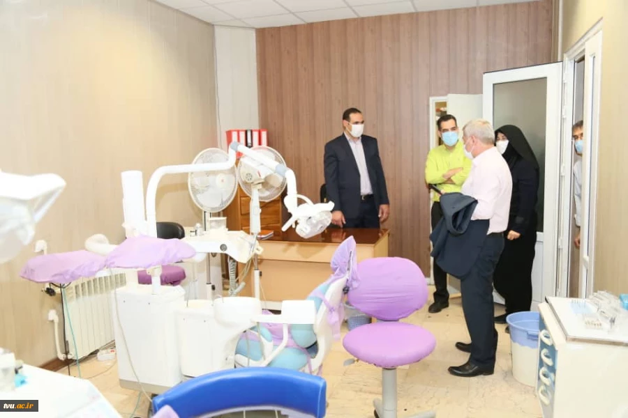 بازدید دکتر کیانی معاون آموزشی دانشگاه فنی و حرفه ای از حوزه امتحانی کنکور سراسری دانشکده شریعتی 5