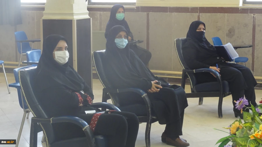 مراسم خاطره گویی و تجلیل از خانواده شهدا جانبازان و رزمندگان هشت سال دفاع مقدس در دانشکده فنی و حرفه ای دختران خرم آباد 4