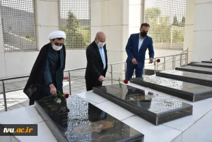 رییس دانشگاه فنی و حرفه ای در آیین عطر افشانی قبور شهدای گمنام:

رسالت امروز جامعه دانشگاهی قدردانی از جان فشانی و ایثار شهداست 2