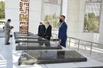 رییس دانشگاه فنی و حرفه ای در آیین عطر افشانی قبور شهدای گمنام:

رسالت امروز جامعه دانشگاهی قدردانی از جان فشانی و ایثار شهداست 5