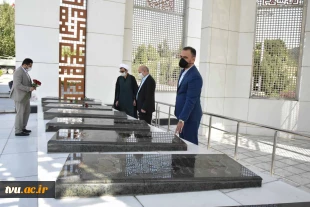 رییس دانشگاه فنی و حرفه ای در آیین عطر افشانی قبور شهدای گمنام:

رسالت امروز جامعه دانشگاهی قدردانی از جان فشانی و ایثار شهداست 5